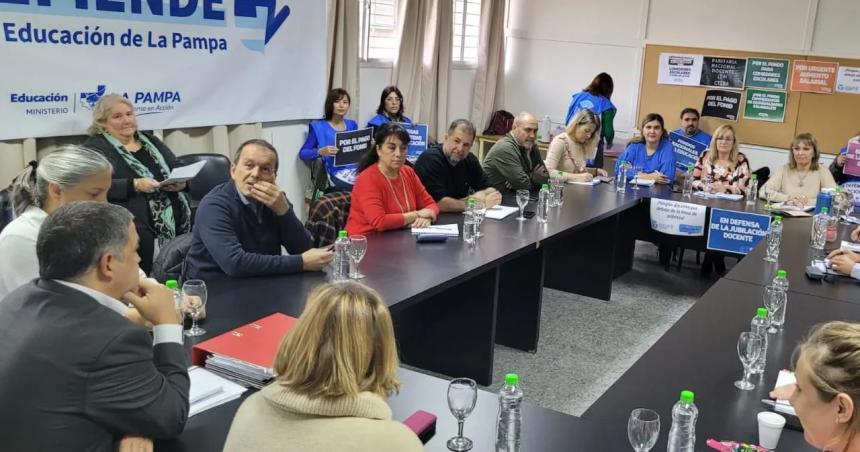 El duro panorama que planteoacute el gobierno a los gremios en la paritaria