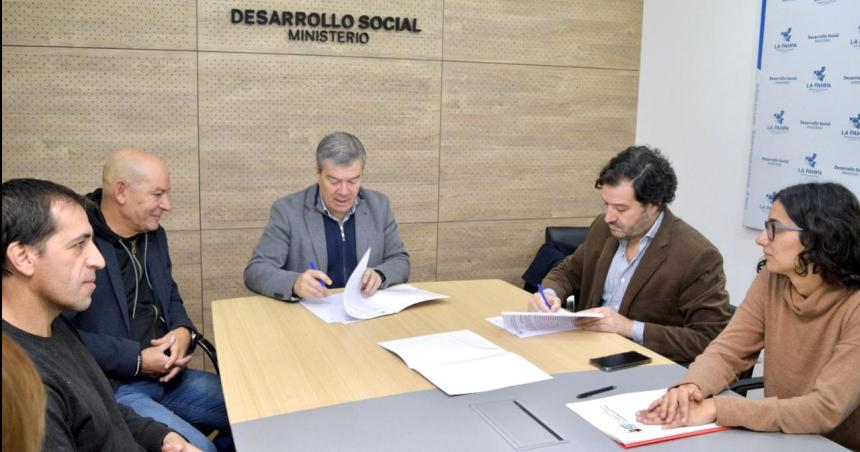 Nintildeez- acuerdo de formacioacuten entre la Provincia y la UNLPam