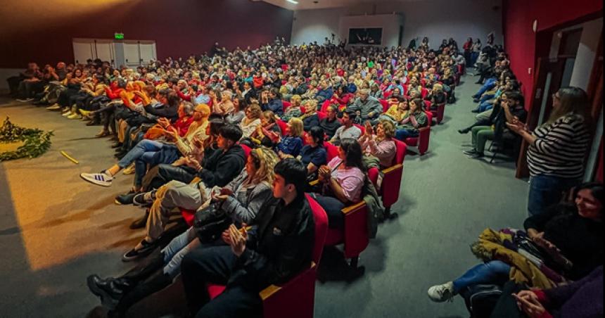 El ciclo de teatro de otontildeo comenzoacute a sala llena