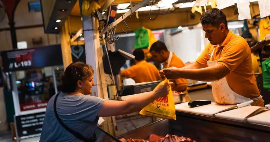 Una familia tipo necesitoacute ganar en abril 828158 pesos para no ser pobre