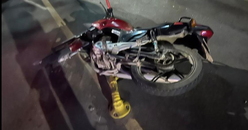 Automovilista chocoacute con una moto y huyoacute