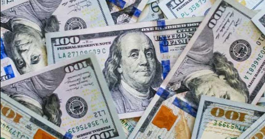 El doacutelar blue subioacute otros 30 pesos y alcanzoacute los 1100