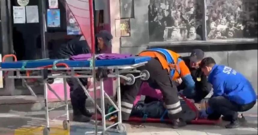 Se complicoacute el estado de salud del hombre que cayoacute de un edificio en el centro santarrosentildeo