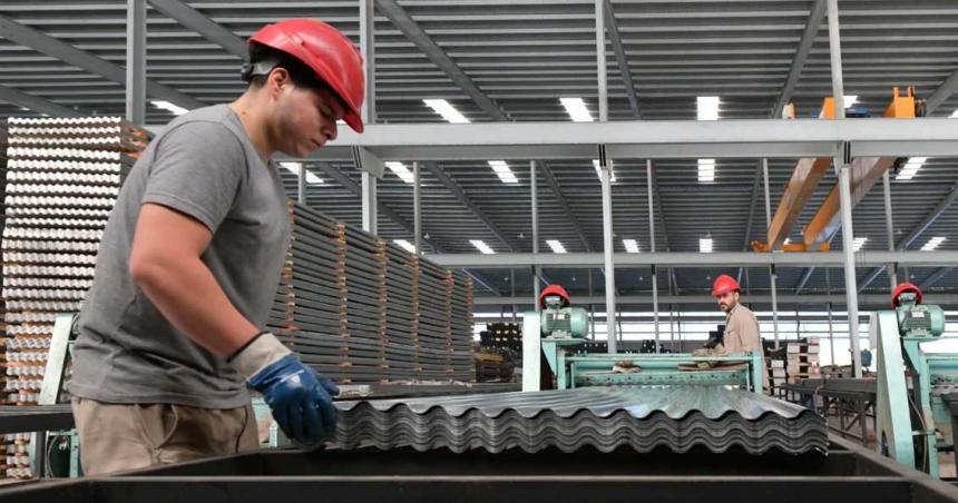 La industria ya cumple casi un antildeo de derrumbe- cuaacuteles son los sectores maacutes afectados
