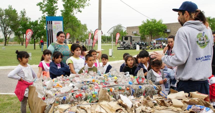 Diacutea Mundial del Reciclaje- avanza el material recuperado en Santa Rosa 