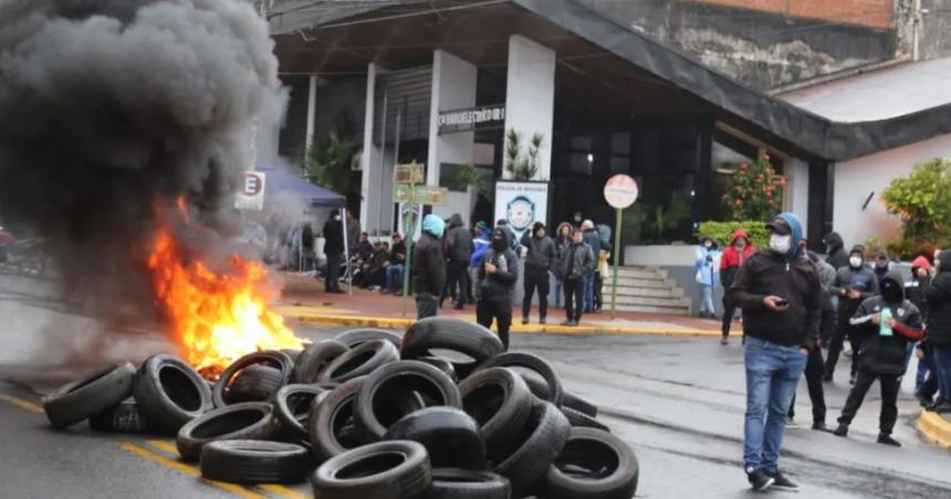 Se acuarteloacute la Policiacutea de Misiones en Posadas y podriacutea intervenir Gendarmeriacutea