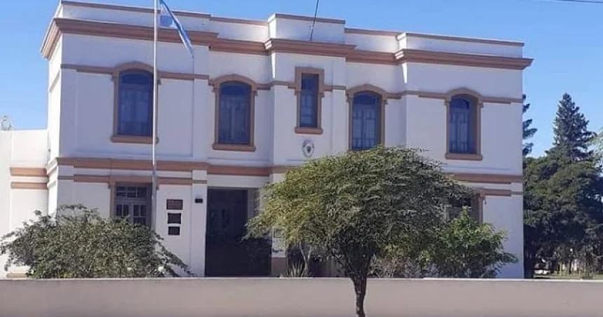 Echaron a una directora que obligaba a los porteros de la escuela a limpiar su casa