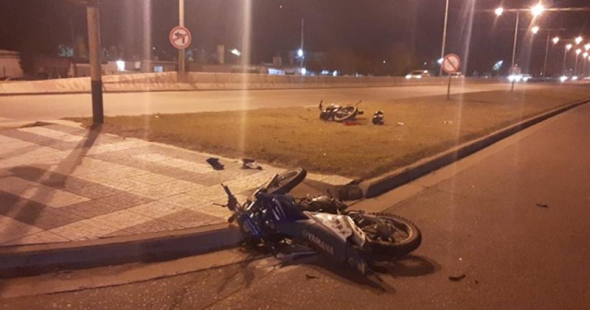 Chocaron dos motos en la Circunvalacioacuten- una cruzoacute en rojo
