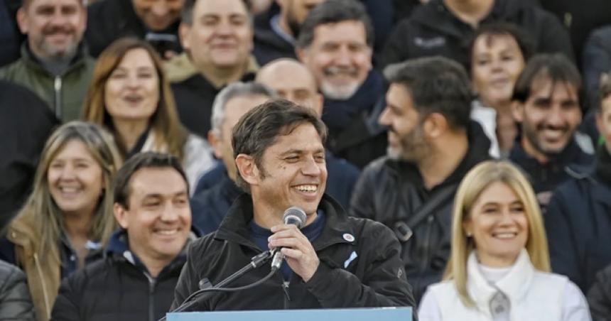 Milei no estaacute haciendo una revolucioacuten estaacute produciendo un aumento indiscriminado de la pobreza