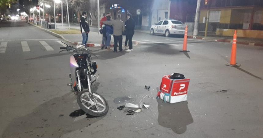 Un auto cruzoacute en rojo y lo chocaron en el centro de Santa Rosa