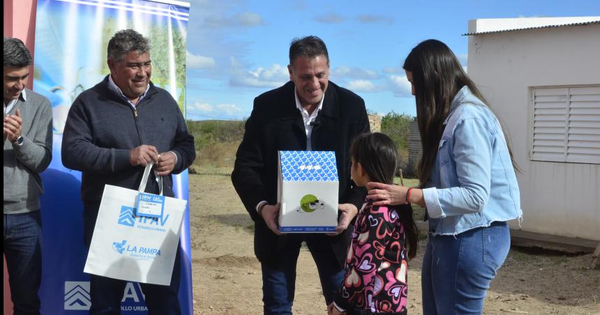 Entregaron una vivienda en Limay Mahuida