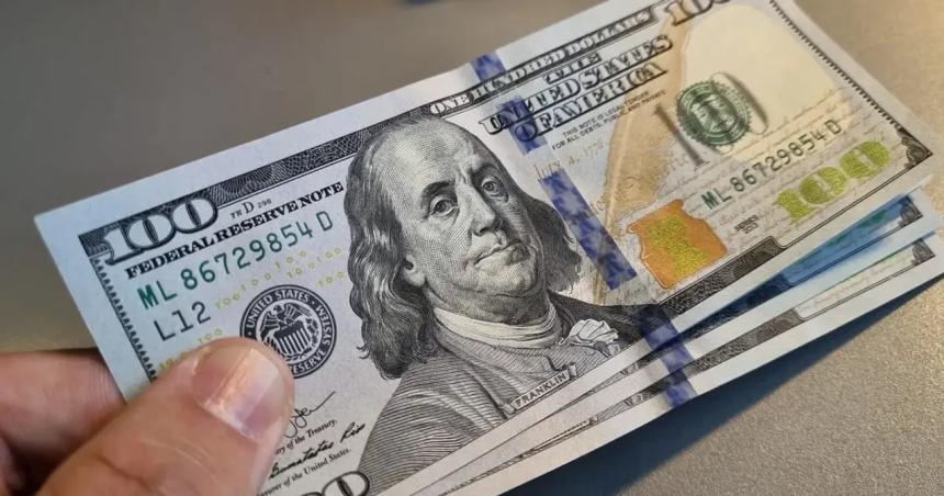 El doacutelar blue pegoacute un salto de 60 pesos y se acerca a los 1200