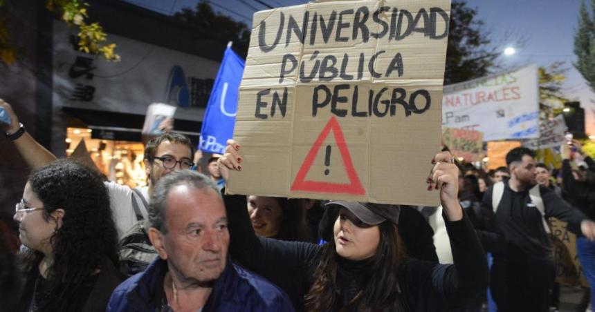 El Gobierno cede y extenderiacutea el aumento de 270-en-porciento- a todas las universidades