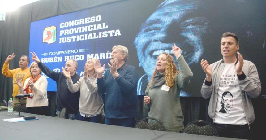 Ni enamorarse de los abrazos ni espantarse con los silbidos