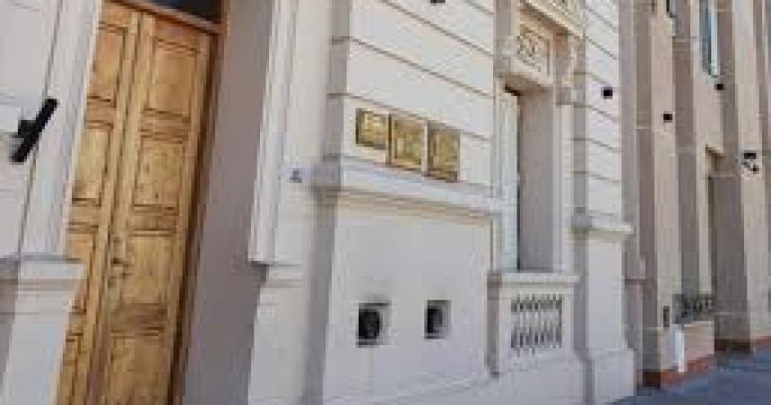 Tuvo encuentros con hombres y los amenazoacute con difundirlo- lo condenaron a 2 antildeos de prisioacuten