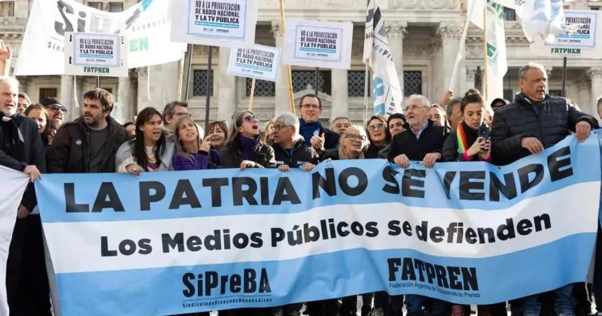 Medios puacuteblicos- apagoacuten en redes y reorganizacioacuten 