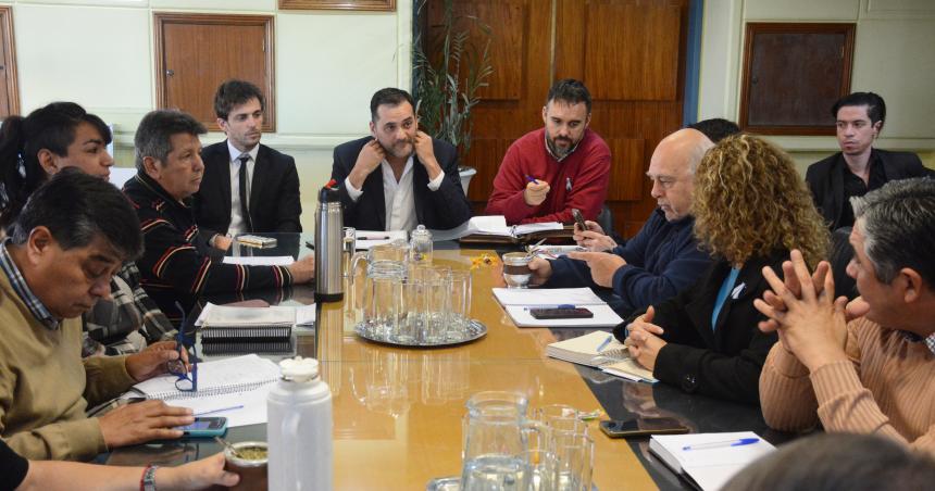 La Intersindical y los docentes rechazaron la oferta salarial del gobierno