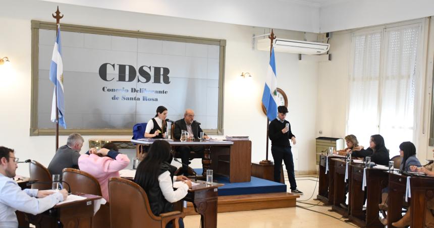 Habraacute carteleriacutea con braille y pictogramas en todas las dependencias municipales