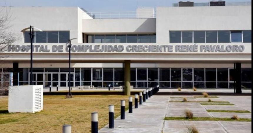 Lo allanaron por un robo y teniacutea tres puntazos- lo internaron en el Hospital Favaloro