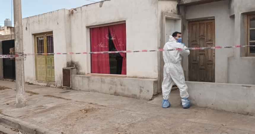 Buscan a una mujer por el ataque a cuchillazos contra su pareja