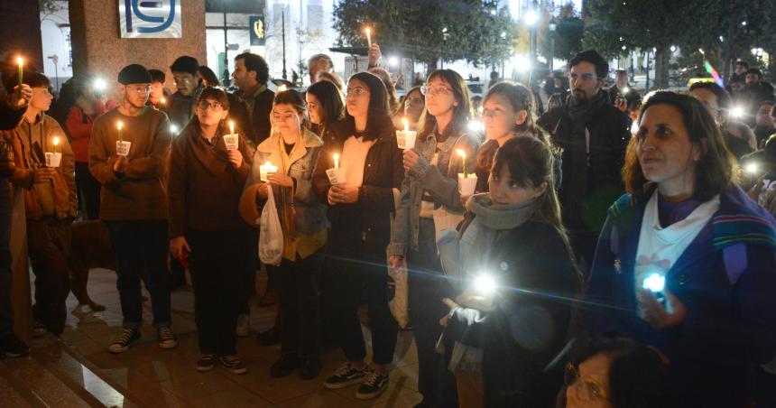 Abrazos que resisten y un conflicto entre sectores castigados