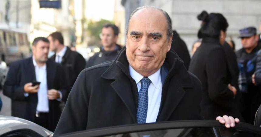 En su primer diacutea como jefe de Gabinete Francos tuvo que salir a aclarar algo que dijo sobre Milei