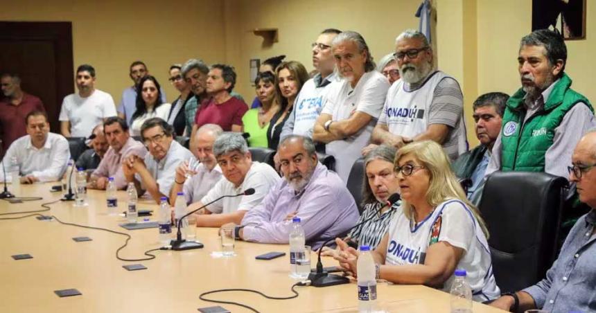 Los gremios universitarios anunciaron un nuevo paro de 48 horas en reclamo por la caiacuteda del salario