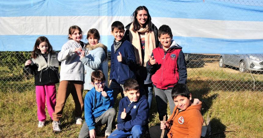 Estudiantes prometen la bandera a la vera del Atuel