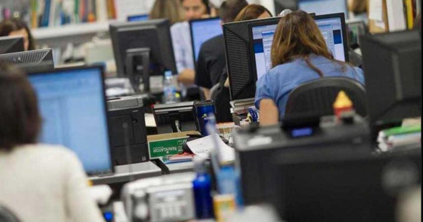 En cuatro meses hay casi 20000 empleados puacuteblicos menos a nivel nacional