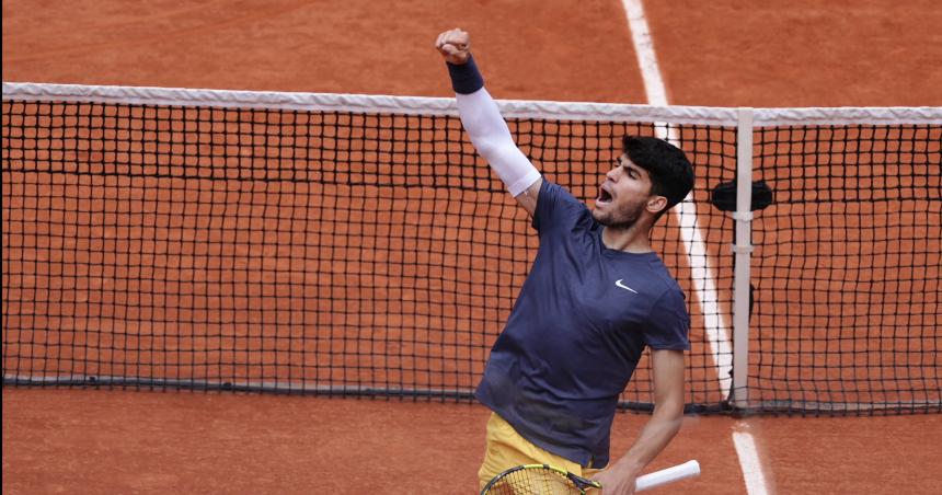 Alcaraz pasoacute por arriba a Auger-Aliassime