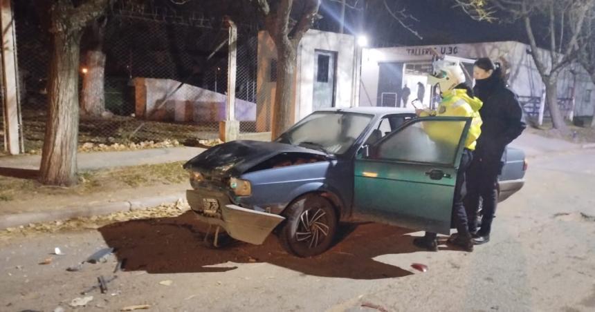Chocoacute contra un auto estacionado y tuvieron que hospitalizarlo