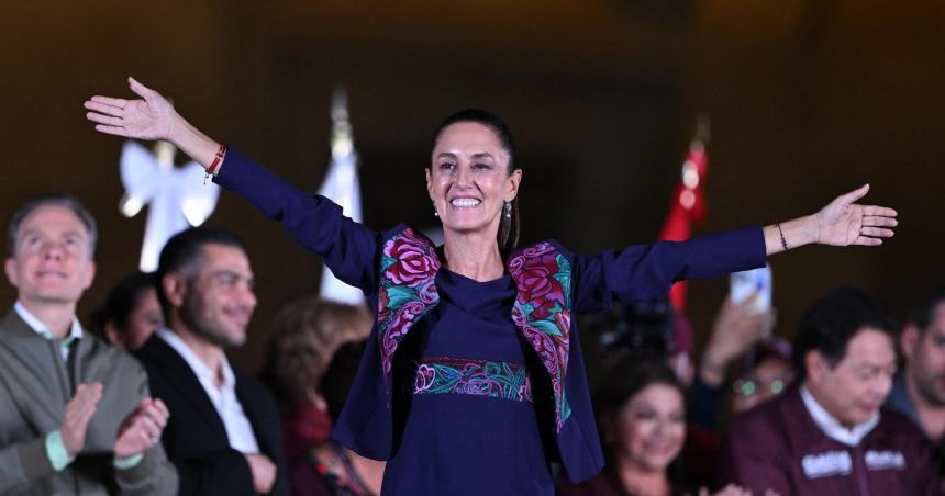 Sheinbaum fue elegida como la primera mujer presidenta de Meacutexico por abrumadora mayoriacutea