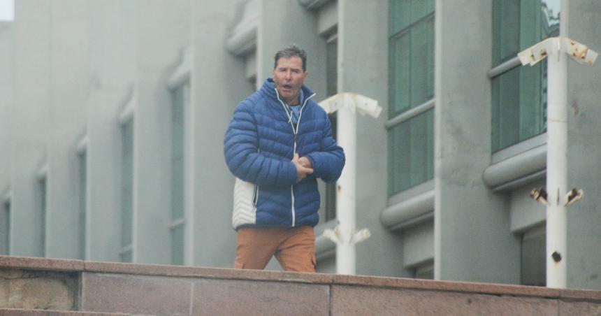 Imputaron al cuidador de Festiacuten Texano por maltrato animal y dantildeo  