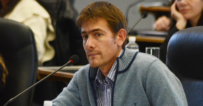 Aumentan la presioacuten tributaria y por otro lado hacen gastos superfluos