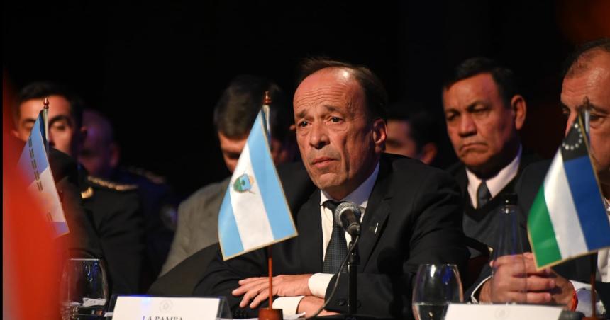 El ministro di Naacutepoli reclamoacute por el Atuel en Mendoza