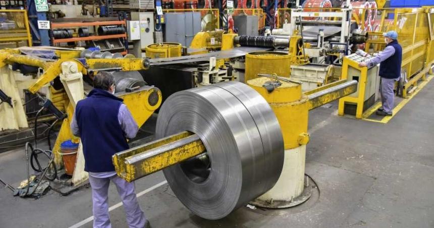Leve repunte en abril de la industria y la construccioacuten pero la caiacuteda interanual sigue siendo muy fuerte