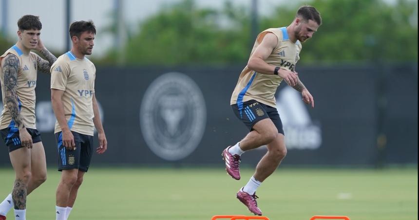 Argentina entrenoacute sin Pezzella y  Rodriacuteguez