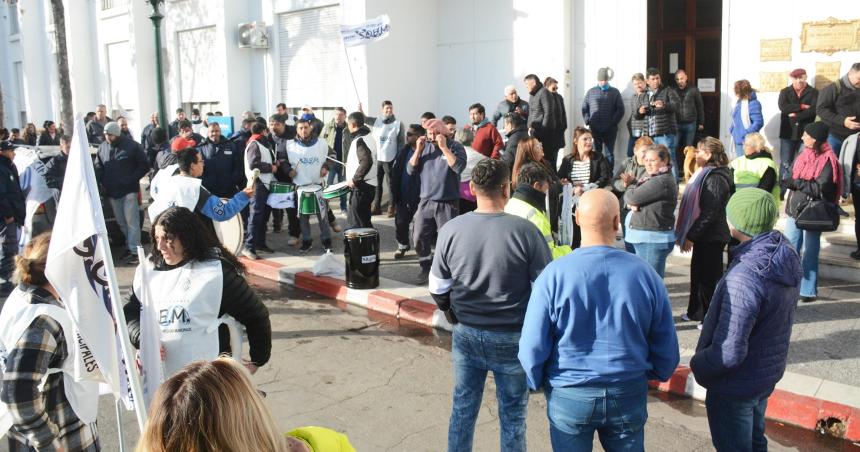 El SOEM realiza un paro contra la gestioacuten de di Naacutepoli