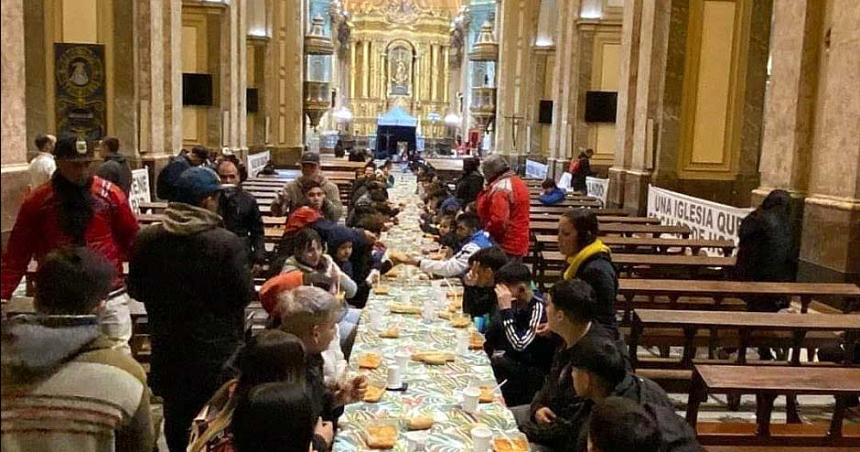 El arzobispo de Buenos Aires abrioacute la Catedral como un comedor