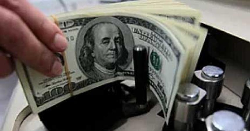 El doacutelar blue cerroacute la semana al alza y el Banco Central volvioacute a vender doacutelares