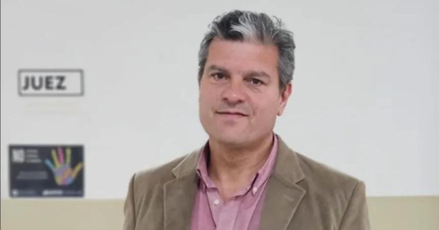 Otro misterioso posteo del juez de Di Naacutepoli que es militante libertario