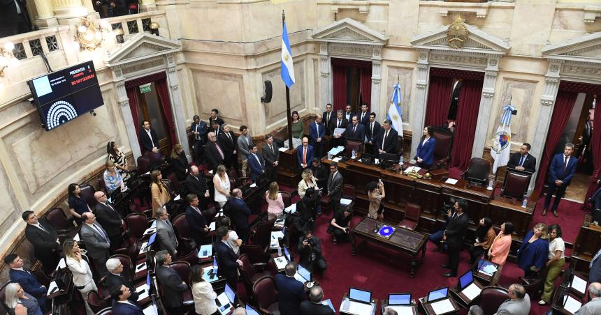 El Gobierno asegura que mejoroacute los salarios y pide apoyos para la Ley Bases