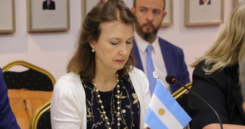 Milei baja a Mondino del G7 y en Cancilleriacutea dicen que la estaacuten invitando a irse