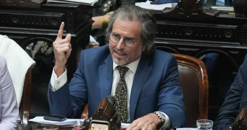 Benegas Lynch- La batalla cultural empuja a la poliacutetica y cambia a la opinioacuten puacuteblica