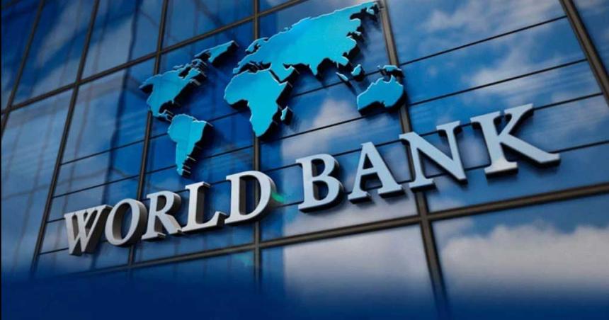 Seguacuten el Banco Mundial la economiacutea argentina caeraacute fuerte este antildeo pero se recuperaraacute el proacuteximo