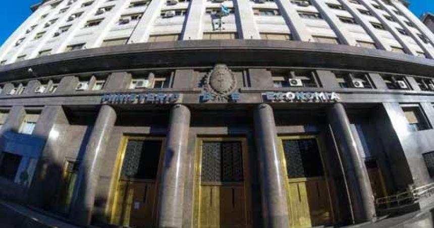 El Tesoro adjudicoacute 54 billones en una nueva licitacioacuten de letras- se terminaron las tasas negativas