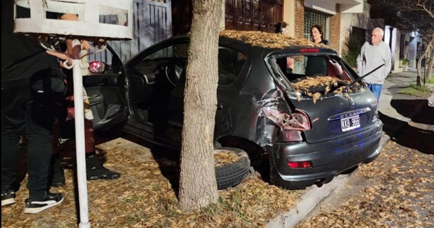 Un auto se cruzoacute de carril y chocoacute contra una pared en Pico