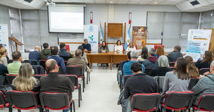 Encuentro sobre mejora y competitividad de la industria laacutectea