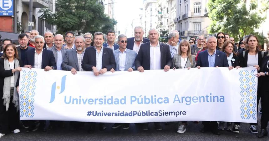 Las universidades nacionales exigen al Gobierno respuestas a los reclamos salariales de los docentes