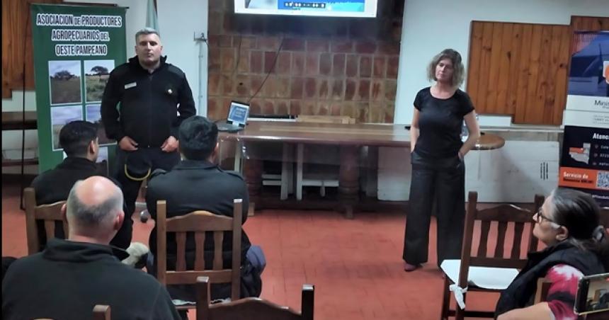 Charla sobre delitos rurales en Victorica